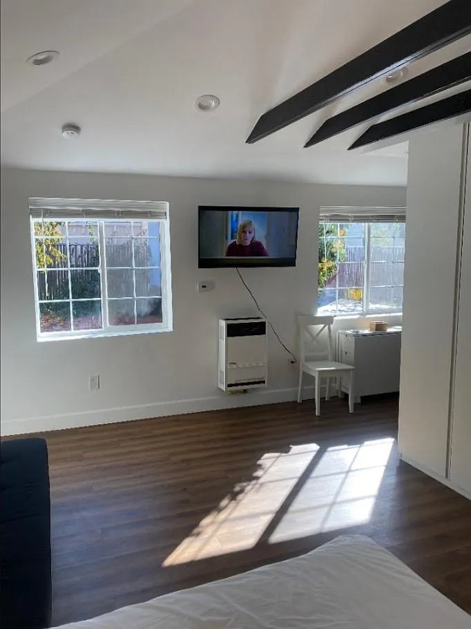 Studio, 360 sqft, $1,475 — Photo 4