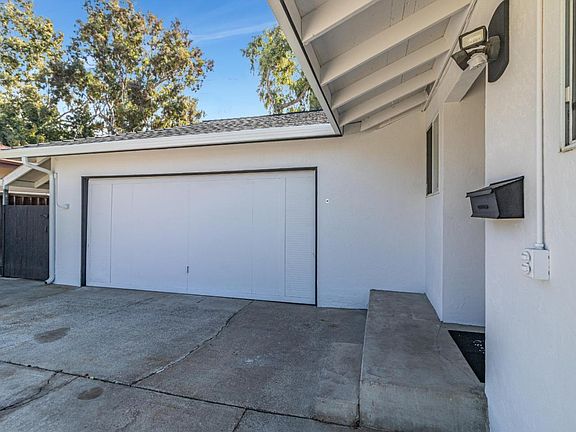 4th image of 2319 Cimarron Dr