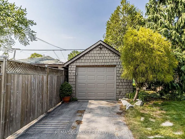 60 Woodbury Rd — Photo 41