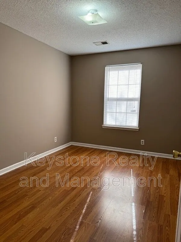 2 bed, 1.5 bath, 840 sqft, $1,125 — Photo 4
