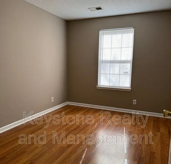 1127 Keith Ave — Photo 4