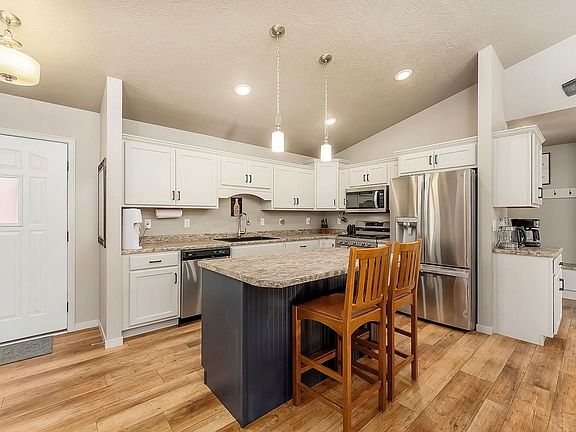 5th image of 905 Fanning St