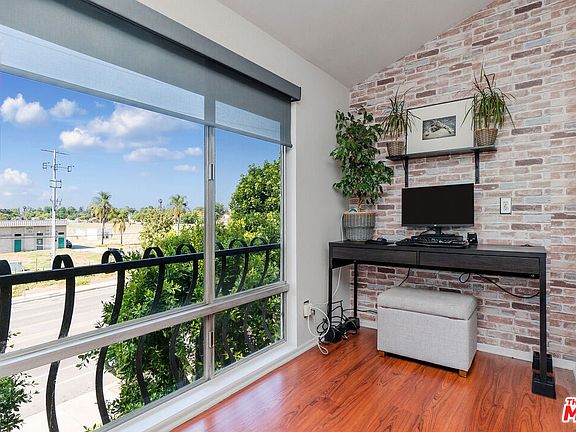 3rd image of 12720 Burbank Blvd Unit 325