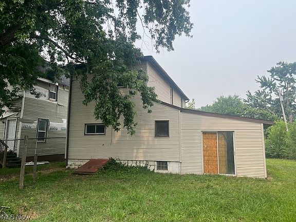 3rd image of 1304 17th St SW
