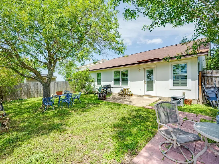 18325 Maxa Dr — Photo 36