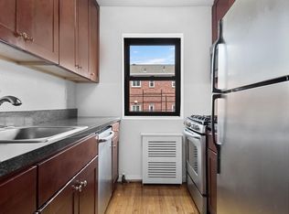 20410 43rd Ave APT 2C, Bayside, NY 11361