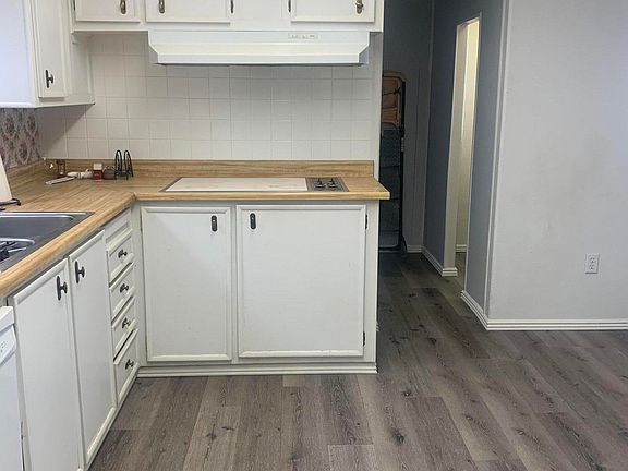 3rd image of 408 E Riverfront Dr