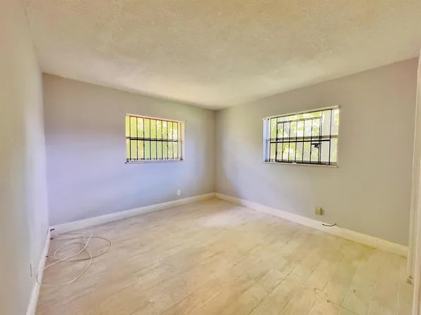 1650 NW 52nd Ave, Lauderhill, FL 33313