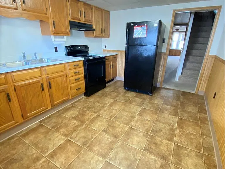 221 Center St — Photo 6