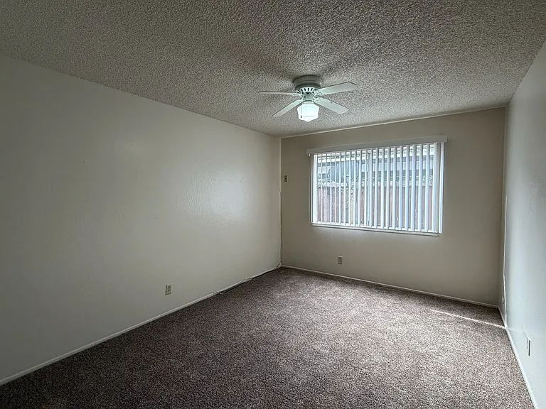 Sharis Apartments — Photo 26