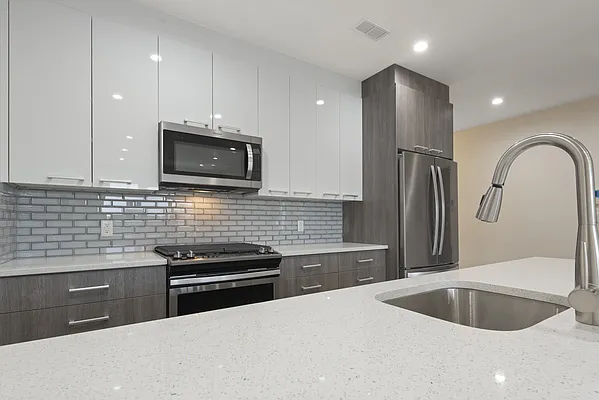 Sold by Douglas Elliman | media 15