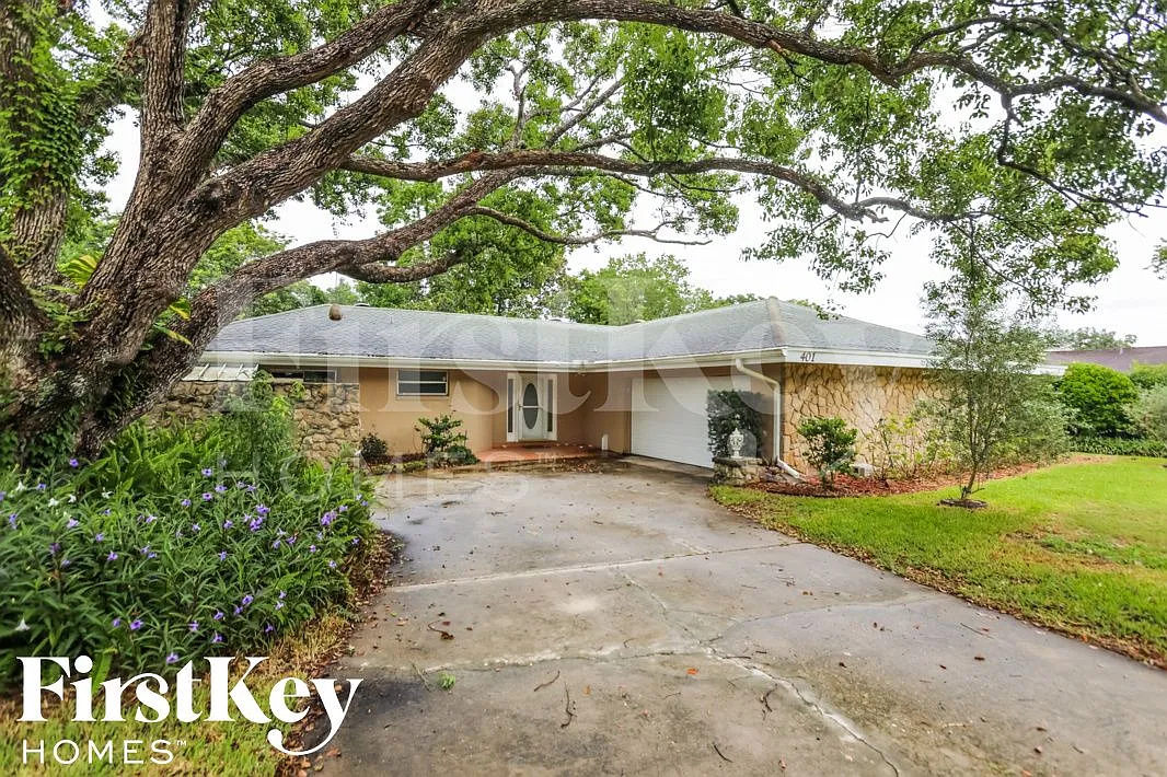 4 bed, 2.0 bath, 2414 sqft, $2,905 — Photo 1