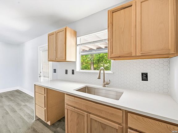 2nd image of 5846 Castle Lk