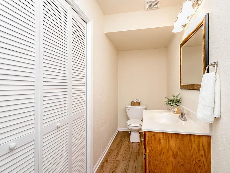 4522 Waterloo Dr — Photo 7