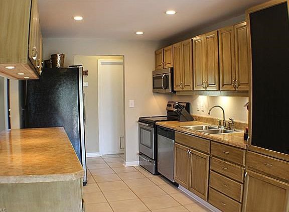 4th image of 27380 Pinecrest Ln