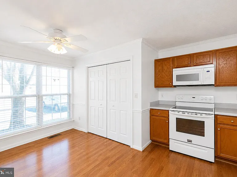 304 Chatham Sq — Photo 3