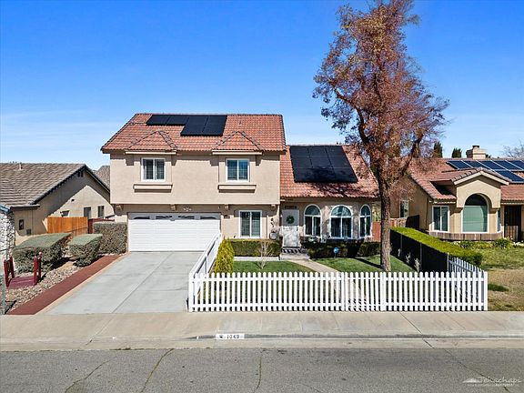2nd image of 1049 Cloverdale Ct