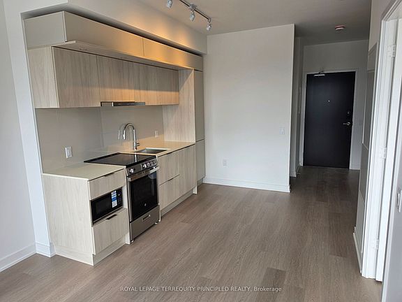 2nd image of 448 Burnhamthorpe Rd W #517