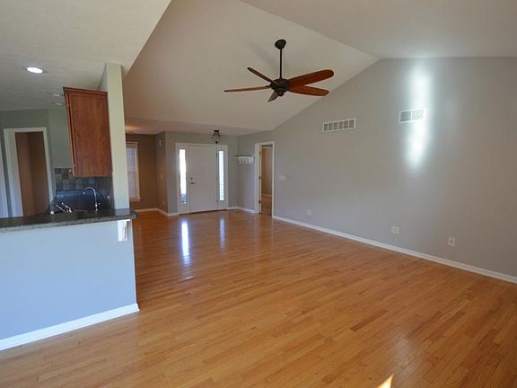 4th image of 58080 Dragonfly Ct