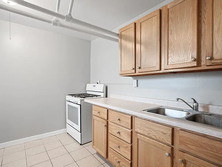 Doolittle 2735 Humboldt Ave S — Photo 2
