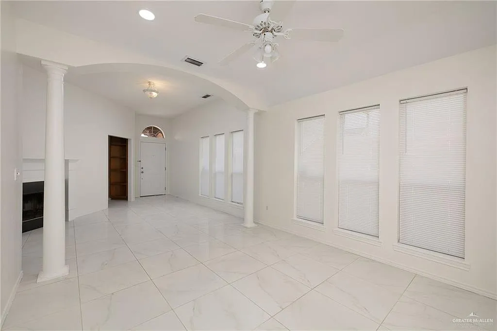 3 bed, 2.0 bath, 1293 sqft, $1,800 — Photo 4