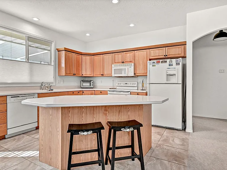 9745 W Sleepy Hollow Ln — Photo 3