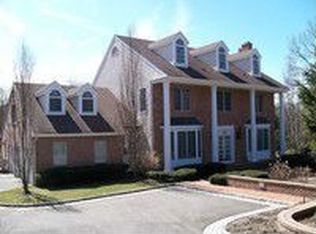 1 Tinker Bluff Ct, Setauket, NY 11733