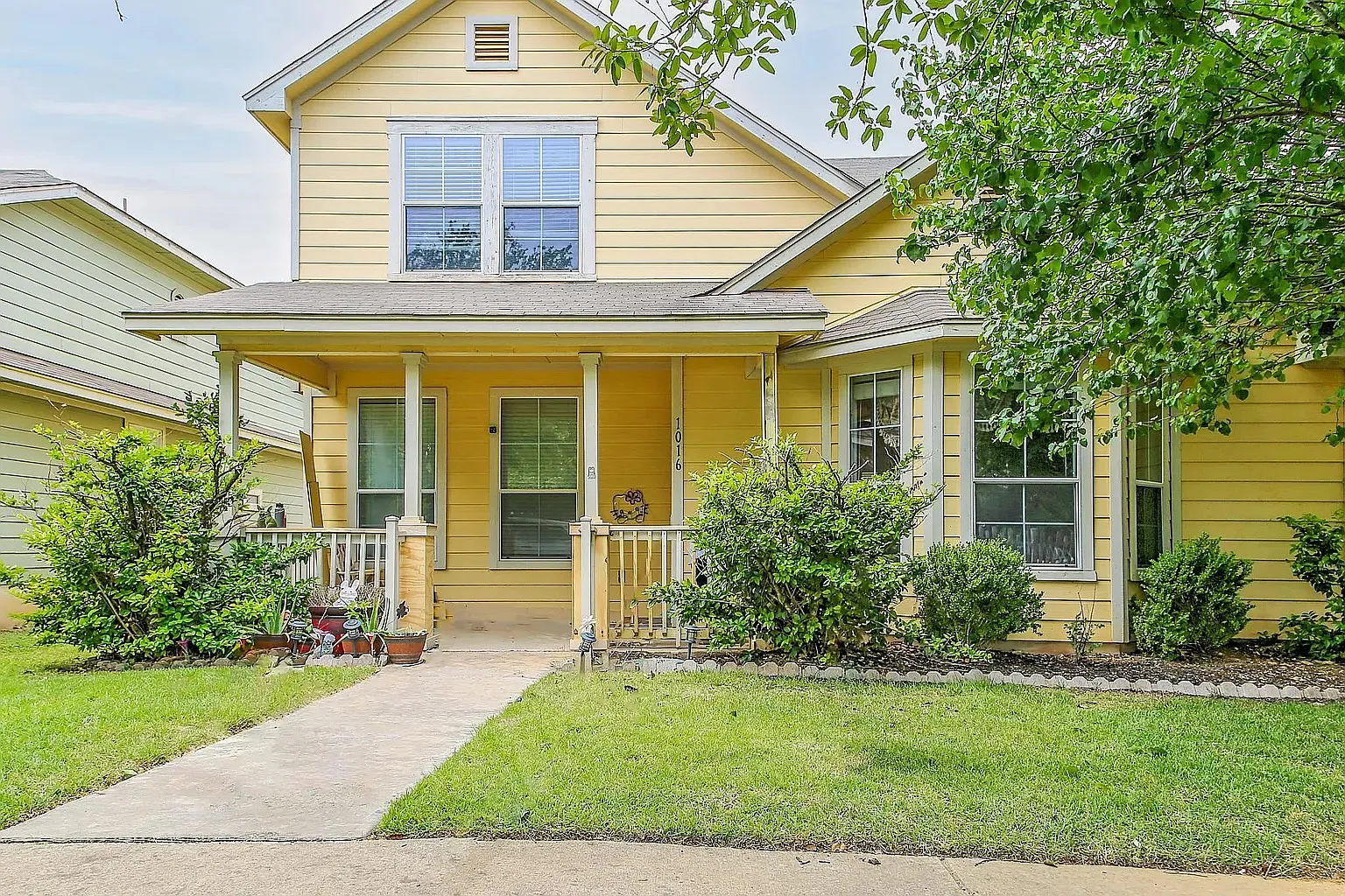 4 bed, 2.5 bath, 2194 sqft, $2,100 — Photo 1