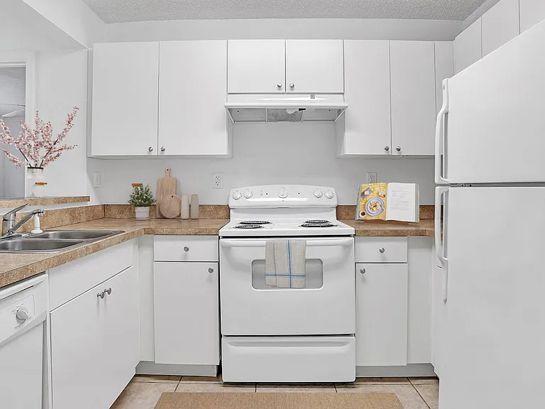 Groves of Delray 62+ Apartments — Photo 17