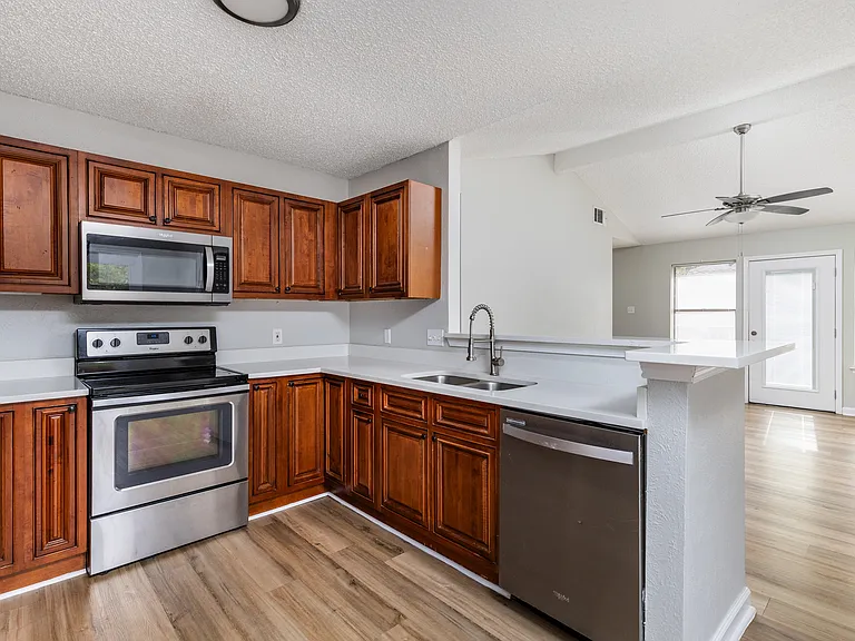 1803 Heatherglen Ln — Photo 27