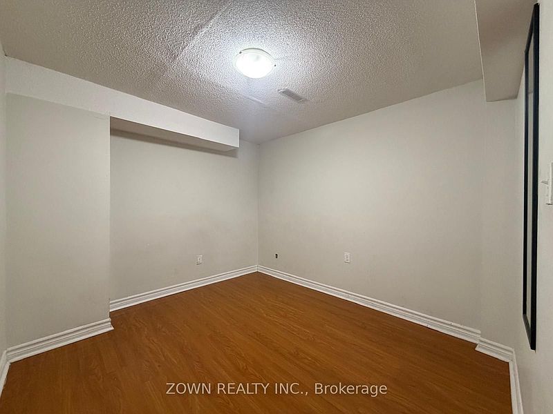 Brampton House for rent - 3 Bedrooms — photo 12