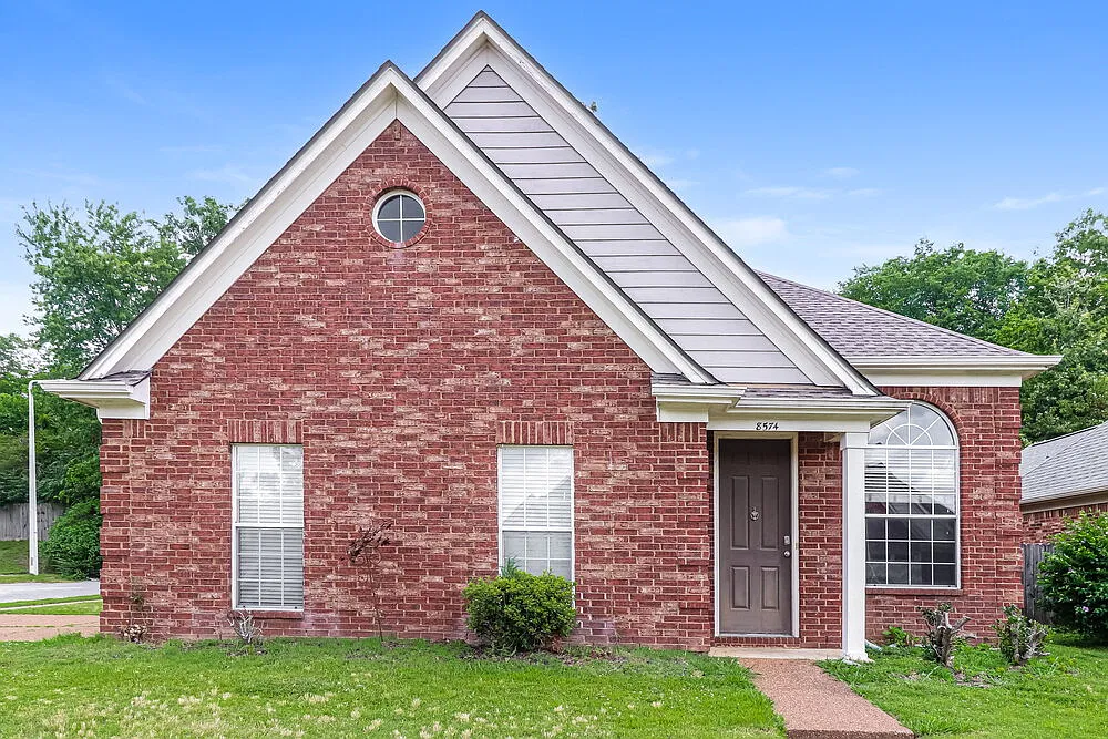 3 bed, 2.0 bath, 1300 sqft, $2,410 — Photo 1