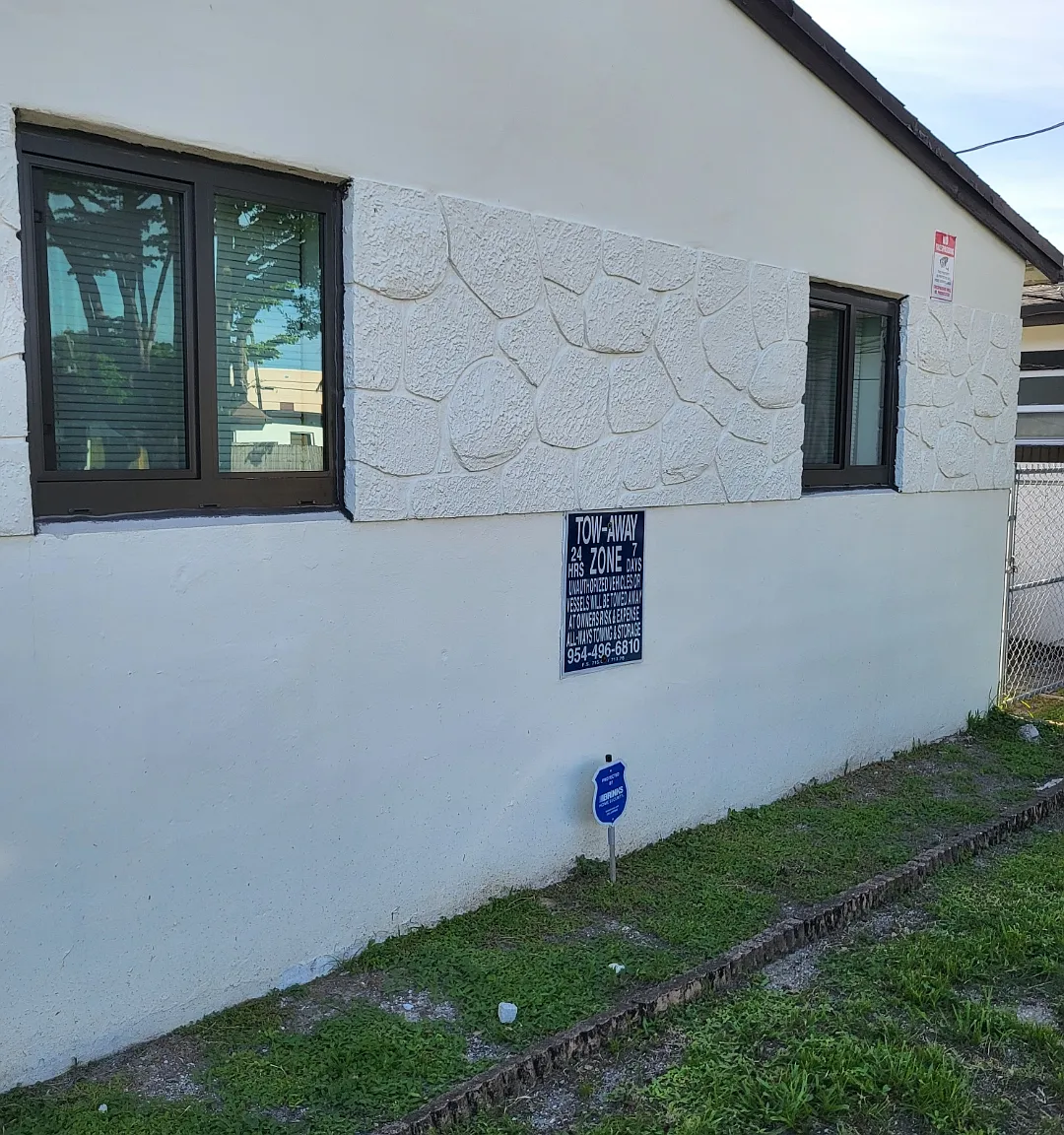 308 NW 5th Ter — Photo 1