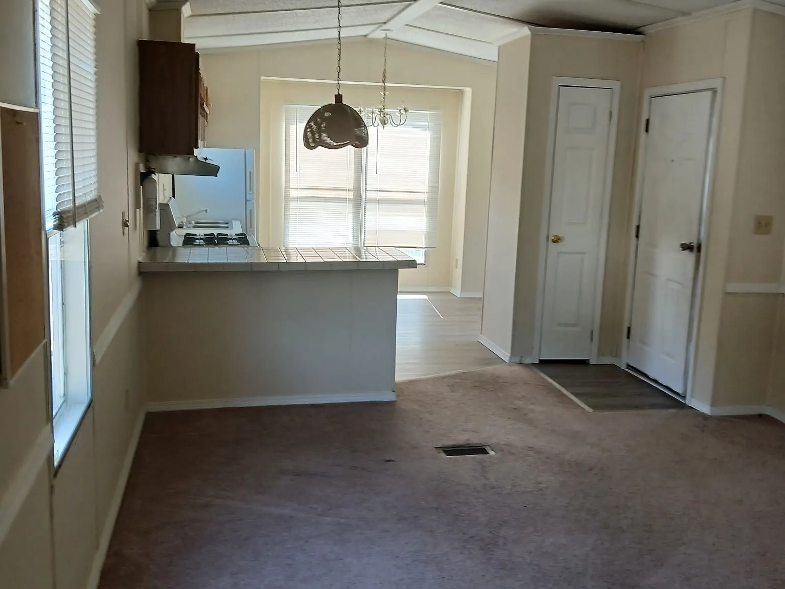 2 bed, 764 sqft, $1,299 — Photo 2