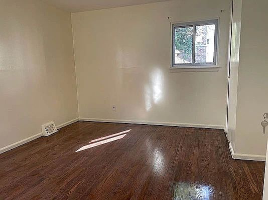 3rd image of 1109 E 105th St #1