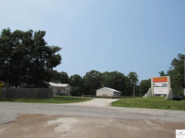 26003 Escapade Ln, Warsaw, MO 65355