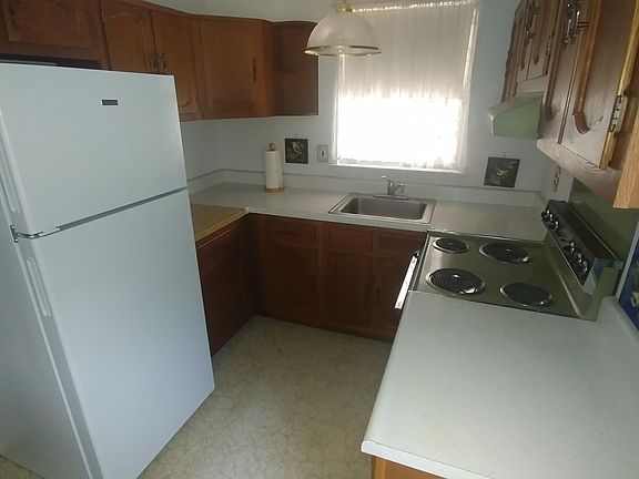 3rd image of 84 Franklin Ln #C
