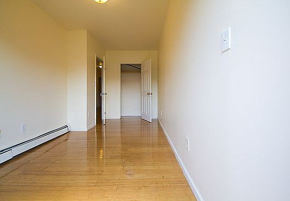 3rd image of 710 E 230th St #1A