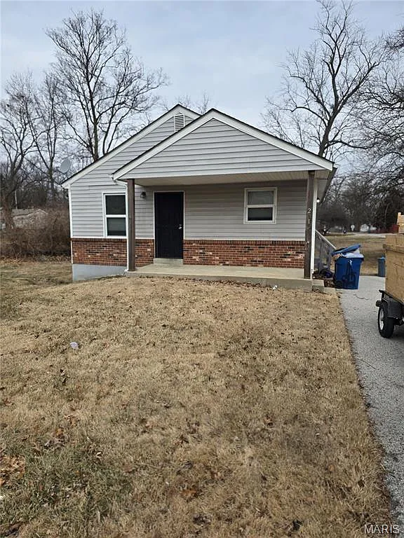 201 Becker Dr photo 1