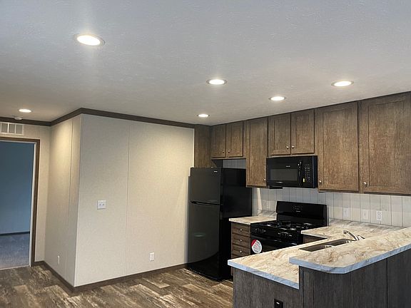 4th image of 9910 Geraldine St #204