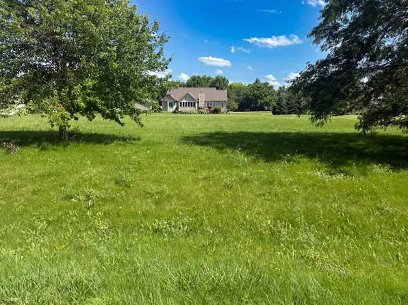 2311 Falcon Ln, Spring Grove, IL 60081