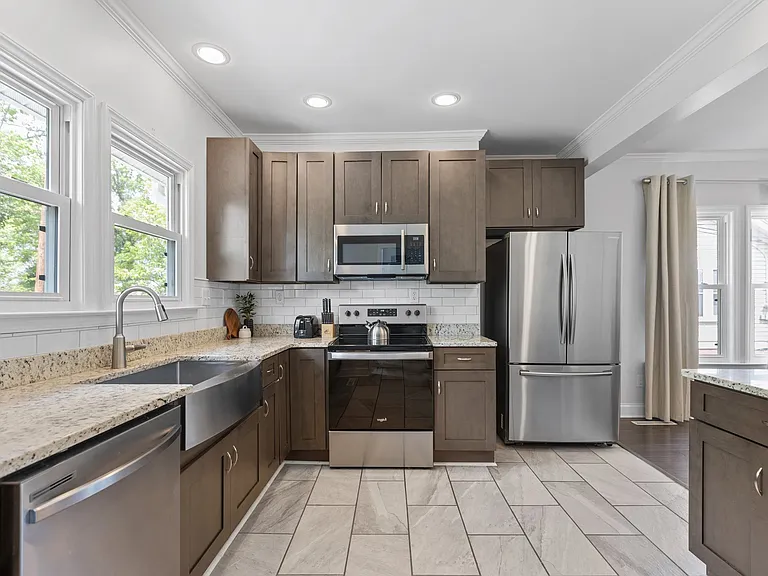 609 N Hyde Park Ave — Photo 15