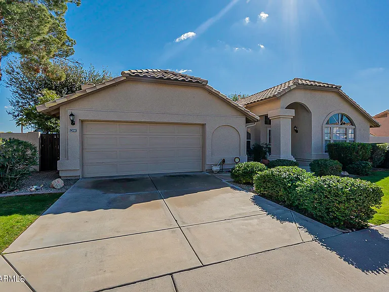 9023 W Lisbon Ln — Photo 5