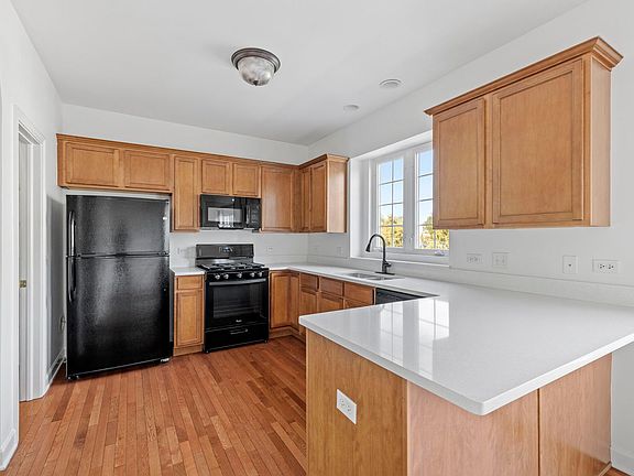 4th image of 15 Melrose Ct #15