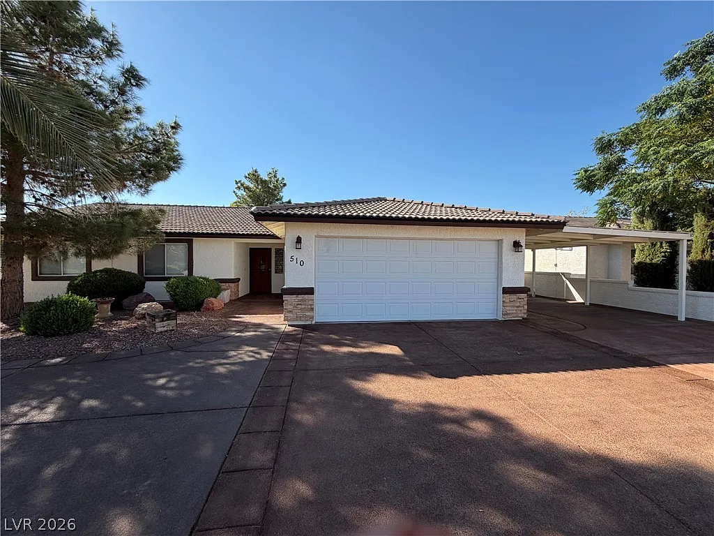 4 bed, 2.0 bath, 1787 sqft, $2,300 — Photo 2