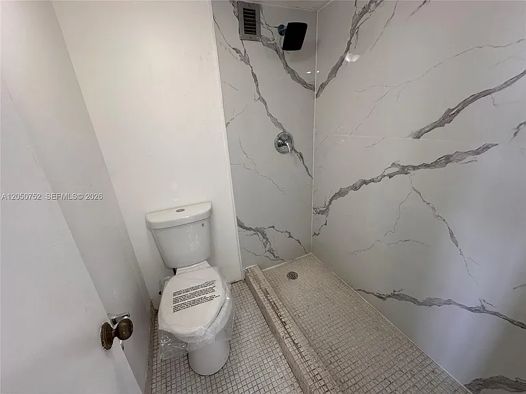 2025 NE 164th St #1008 — Photo 40