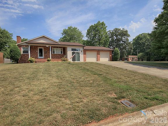 2nd image of 1005 Forest Park Dr