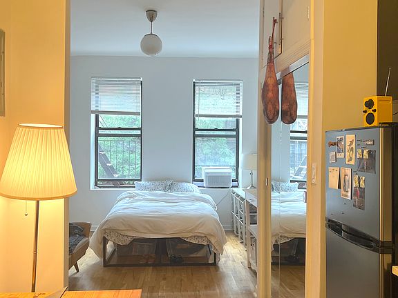 5th image of 212 W 80th St #2EF