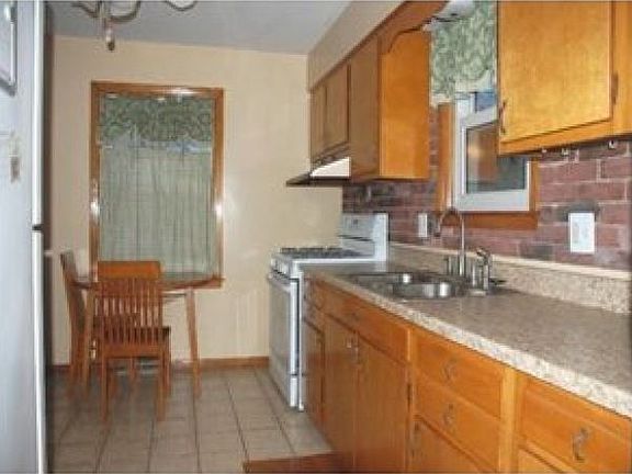 4th image of 4107 Essex Ave