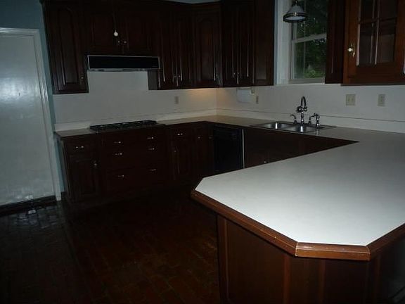 5th image of 10 Tennyson Pl
